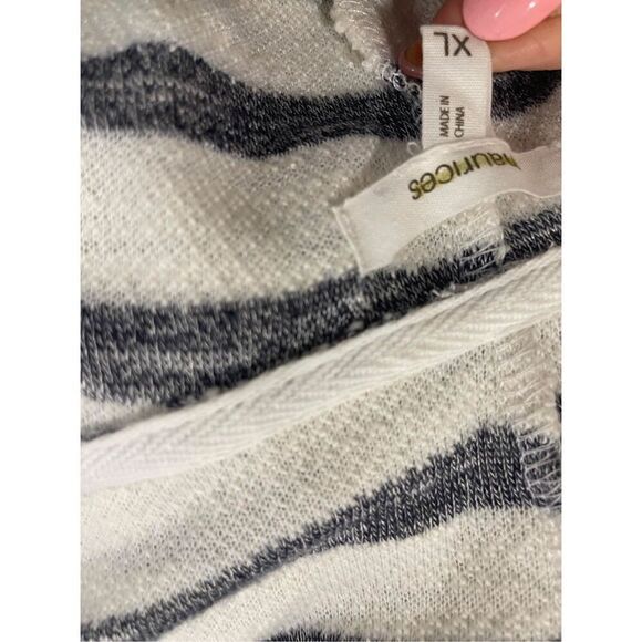 Maurices Stripe Hoodie Sweater Size XL - Picture 6 of 6